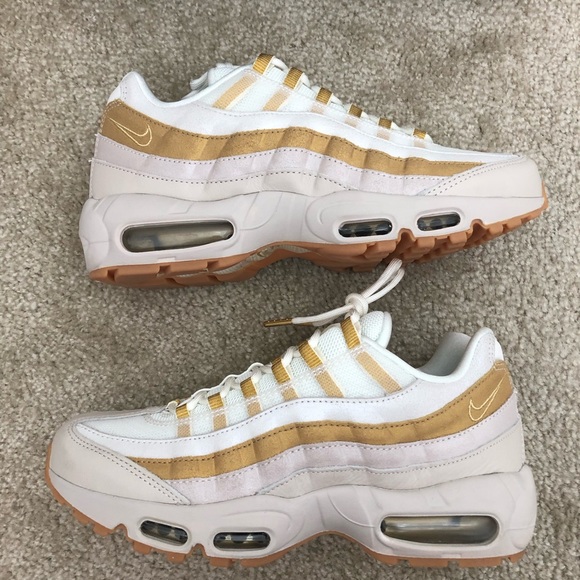 Nike Women’s Airmax 95 size 9 Desert Sand/Metallic Gold
